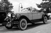 Autom�viles y motocicletas de �poca. [Hacer click sobre la im�gen para ver Galer�a]